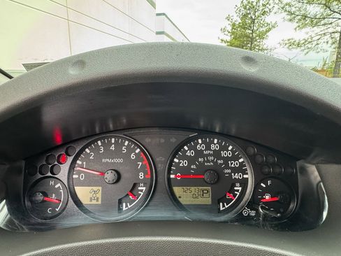 Used 2012 Nissan Frontier SV image 27