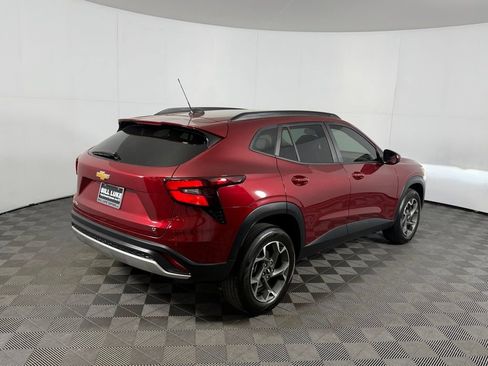 Used 2024 Chevrolet Trax LT w/ Driver Confidence Package image 8