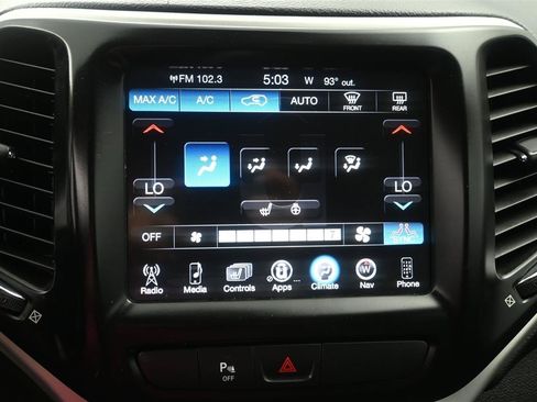 Used 2018 Jeep Cherokee Trailhawk w/ Cold Weather Group AWD/4WD image 14