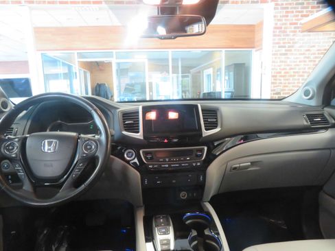 Used 2017 Honda Pilot Touring image 49