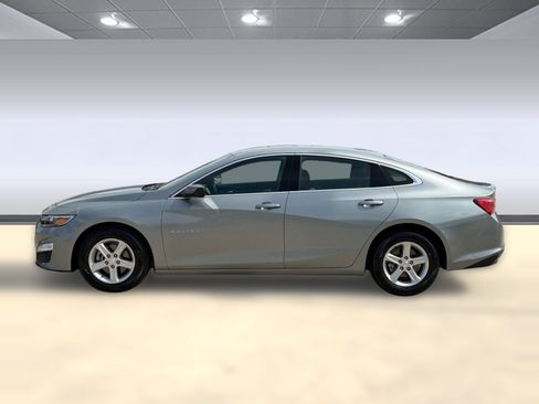 Used 2024 Chevrolet Malibu LT FWD image 2