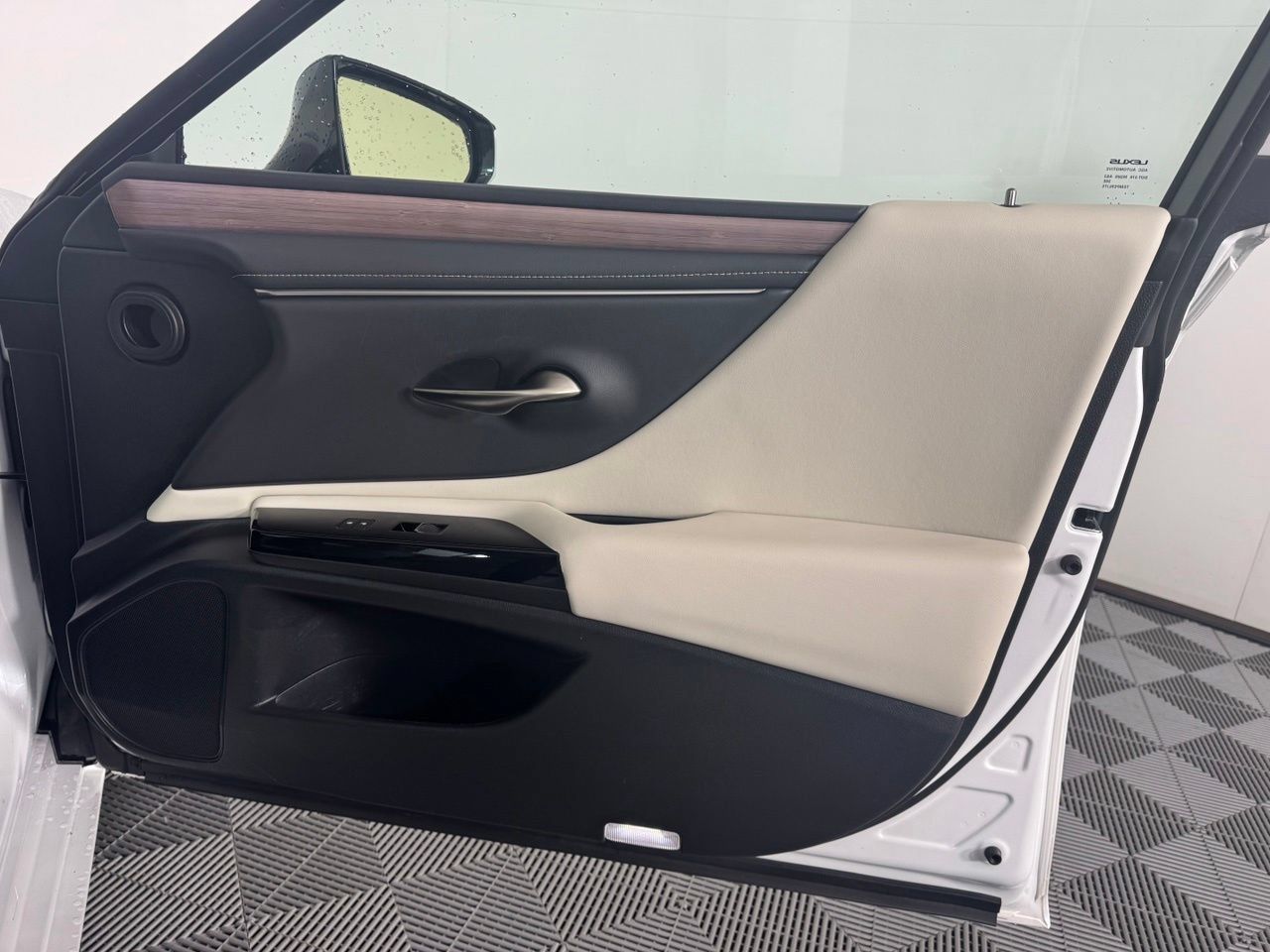 Used 2024 Lexus ES 350 w/ Premium Package FWD image 34
