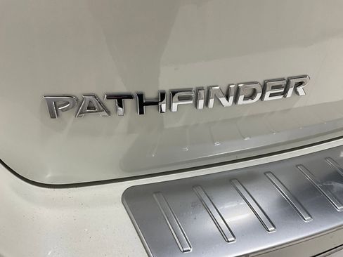 Used 2018 Nissan Pathfinder Platinum image 10