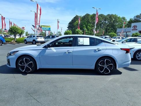 Used 2023 Nissan Altima 2.5 SR w/ SR Premium Package FWD image 3