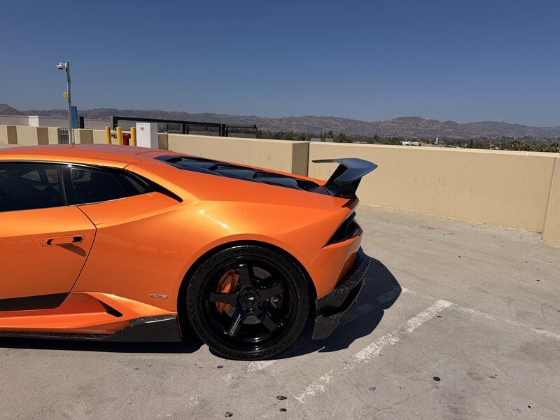 Used 2015 Lamborghini Huracan LP 610-4 AWD/4WD image 4