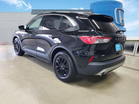 Used 2022 Ford Escape SE FWD image 4