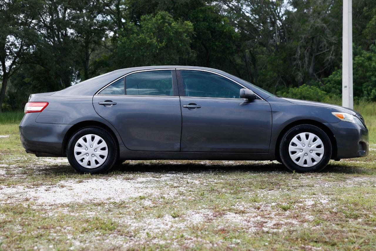 Used 2011 Toyota Camry LE FWD image 13