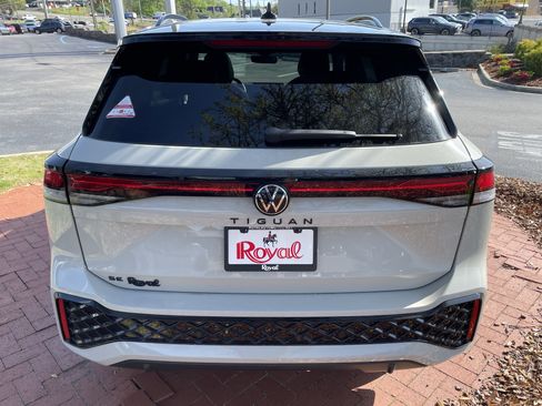 New 2026 Volkswagen Tiguan SE R-Line FWD image 5
