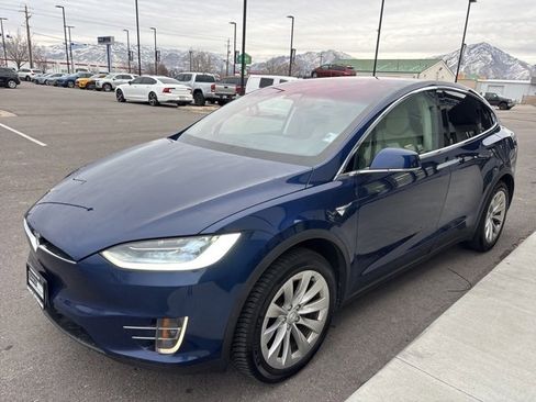 Used 2018 Tesla Model X 75D image 3