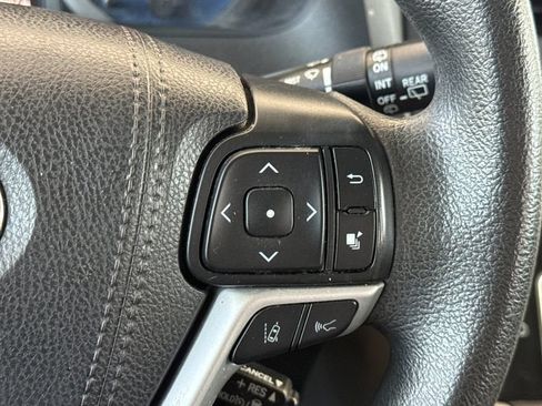 Used 2020 Toyota Sienna LE w/ LE Preferred Package FWD image 29