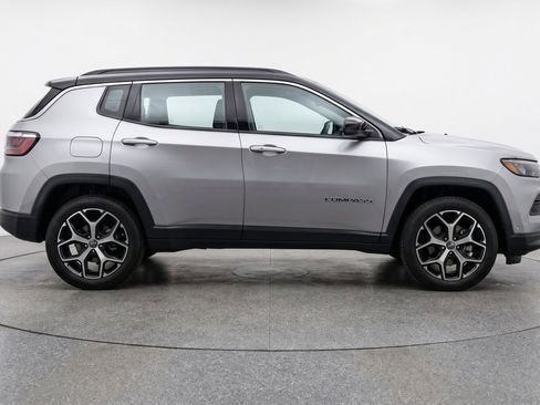 Used 2025 Jeep Compass Limited AWD/4WD image 11