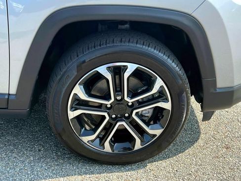 Certified 2022 Jeep Compass Limited w/ Sun and Sound Group AWD/4WD image 11