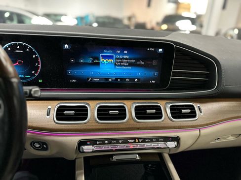 Used 2022 Mercedes-Benz GLS 450 4MATIC image 24