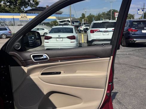 Used 2015 Jeep Grand Cherokee Overland w/ Advanced Technology Group image 21