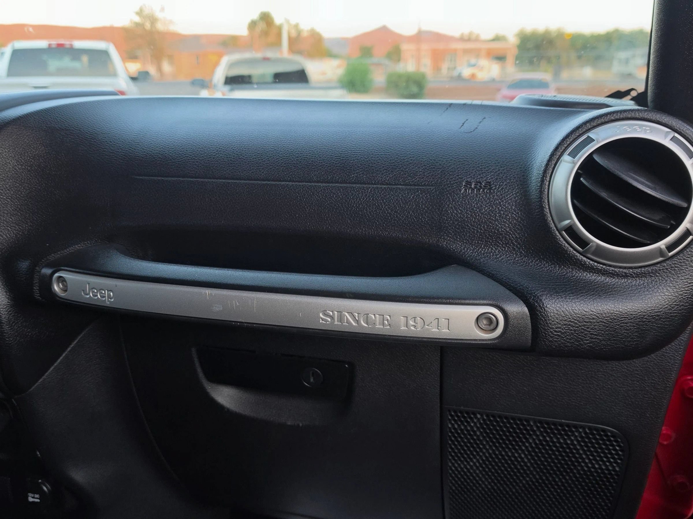 Used 2018 Jeep Wrangler Unlimited Sahara AWD/4WD image 26