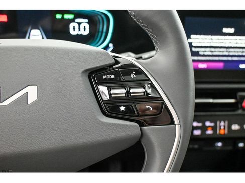 New 2026 Kia Niro FWD image 24