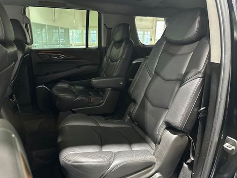 Used 2019 Cadillac Escalade ESV Premium Luxury AWD/4WD image 6