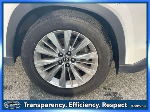 Used 2024 Toyota Grand Highlander XLE image 9
