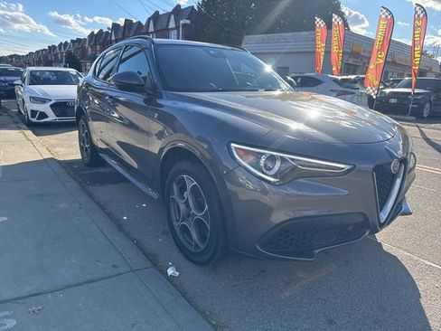Used 2023 Alfa Romeo Stelvio Ti AWD/4WD image 7