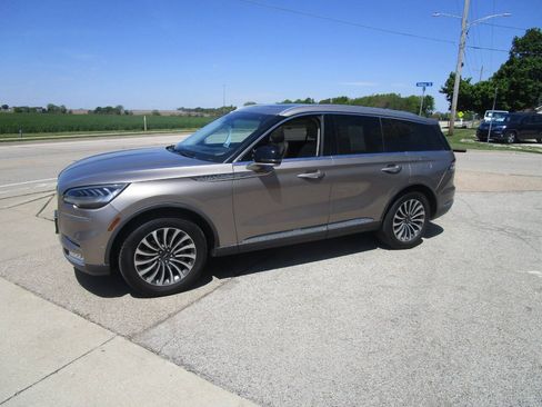 Used 2020 Lincoln Aviator Reserve w/ Equipment Group 201A AWD/4WD image 2
