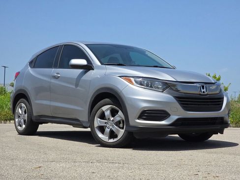 Used 2022 Honda HR-V LX image 2