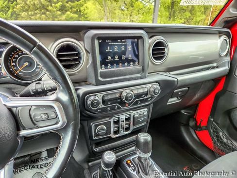Used 2020 Jeep Wrangler Unlimited Sahara AWD/4WD image 20