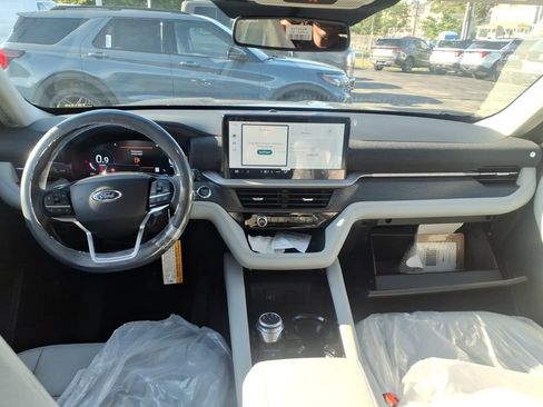 New 2026 Ford Explorer Platinum w/ LUX Leather Package AWD/4WD image 10