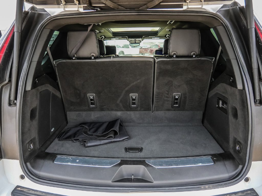 Used 2023 Cadillac Escalade Premium Luxury AWD/4WD image 9