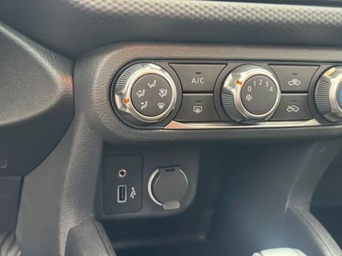 Used 2025 Nissan Kicks Play S image 18