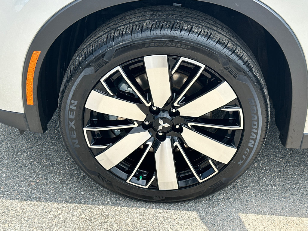 Used 2025 Mitsubishi Outlander SE AWD/4WD image 11