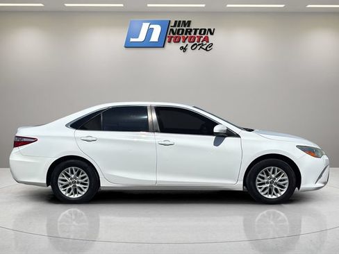Used 2016 Toyota Camry LE FWD image 4