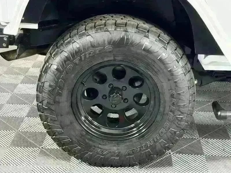 Used 2018 Jeep Wrangler Unlimited Rubicon w/ Connectivity Group AWD/4WD image 26