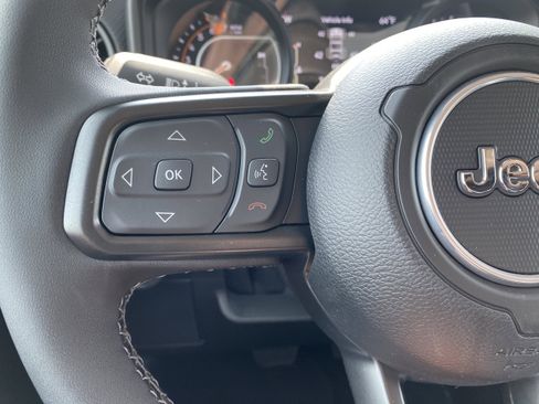 New 2025 Jeep Wrangler Unlimited Rubicon w/ Convenience Group AWD/4WD image 22