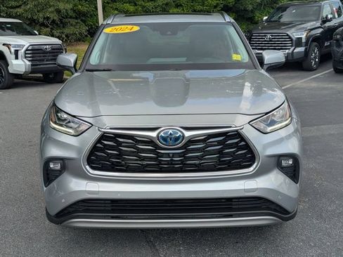 Used 2024 Toyota Highlander Platinum AWD/4WD image 2