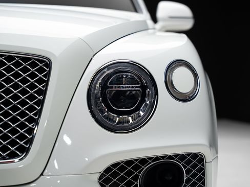 Used 2018 Bentley Bentayga AWD/4WD image 10