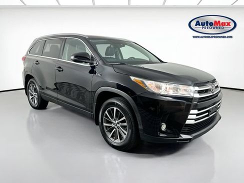 Used 2019 Toyota Highlander XLE AWD/4WD image 1