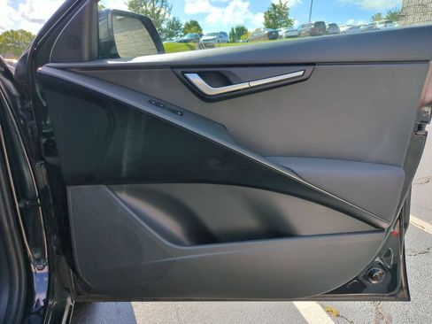 Used 2025 Kia Niro LX FWD image 32