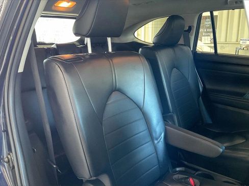 Used 2023 Toyota Highlander XLE image 24