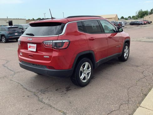 Used 2023 Jeep Compass Latitude w/ Convenience Group AWD/4WD image 5