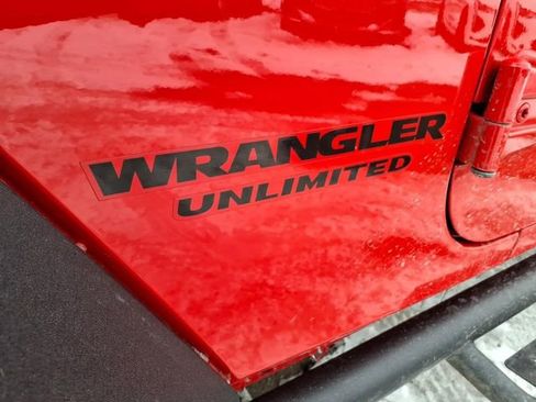 Used 2016 Jeep Wrangler Unlimited Rubicon w/ Max Tow Package image 10