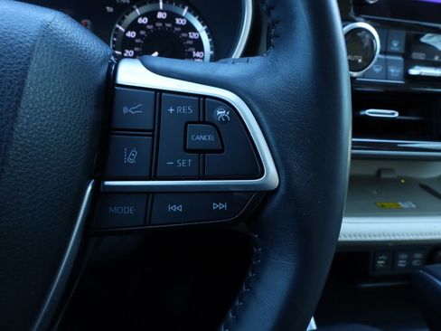 Used 2023 Toyota Highlander XLE image 31