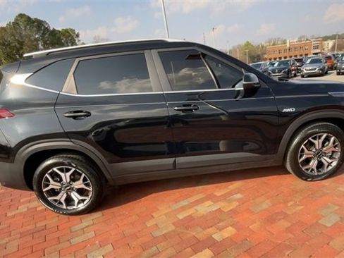 Used 2023 Kia Seltos EX image 2