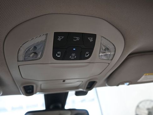 Used 2019 Chrysler Pacifica Limited image 31