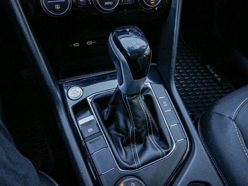 Used 2024 Volkswagen Taos SE w/ Panoramic Sunroof Package image 25