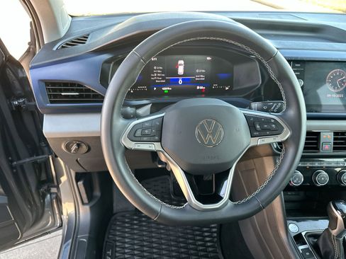 Used 2023 Volkswagen Taos SE image 14