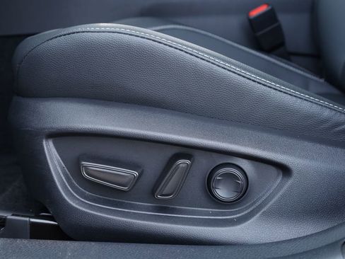 Used 2025 Toyota Camry SE image 21