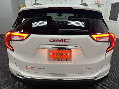 Used 2024 GMC Terrain SLT AWD/4WD image 9