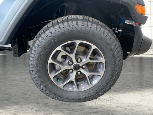 Used 2025 Jeep Wrangler Sport S image 23