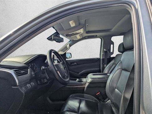 Used 2019 Chevrolet Suburban LT image 8