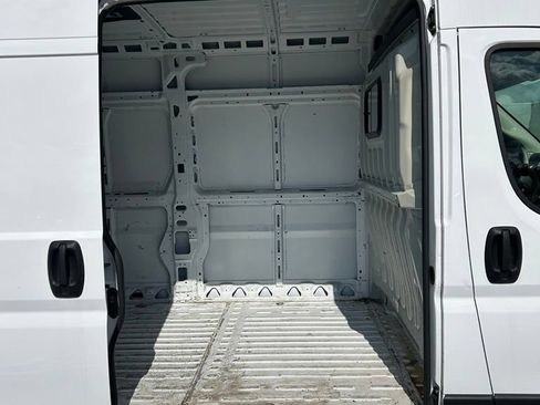 Used 2024 RAM ProMaster 2500 w/ Convenience Group FWD image 6